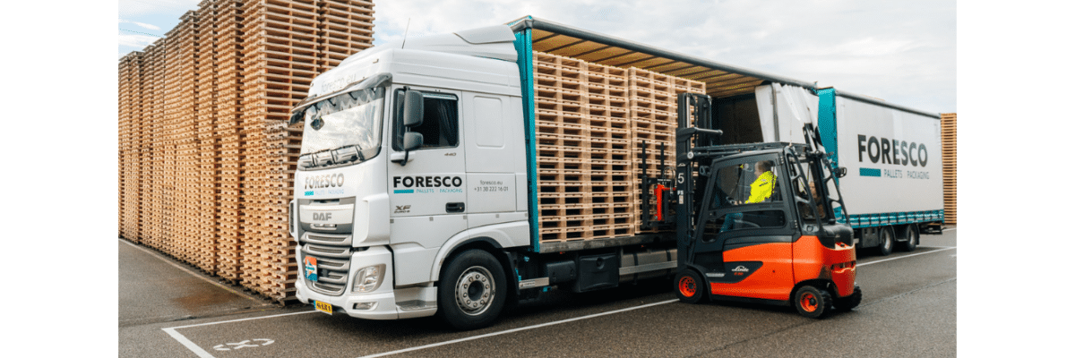 vrachtwagen met pallets foresco