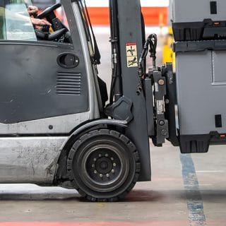 Kunststof palletbox Akypak op heftruck