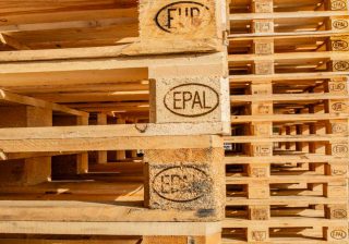 Europallets op stapel -palletdeal