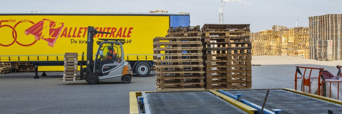 Gebruikte pallets uitsorteren