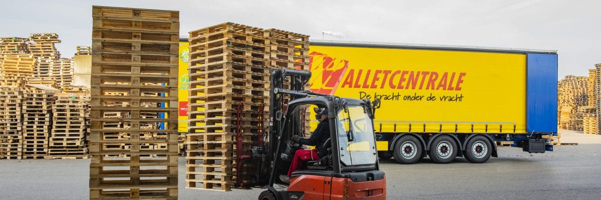 pallets op heftruck palletcentrale