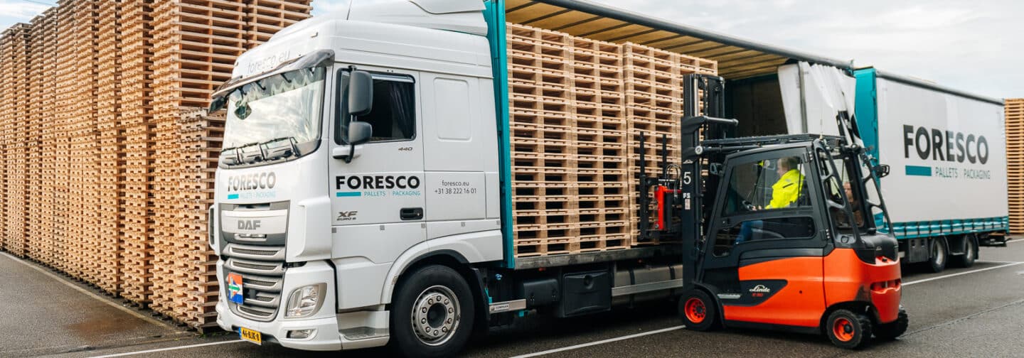 Foresco vrachtwagen met pallets