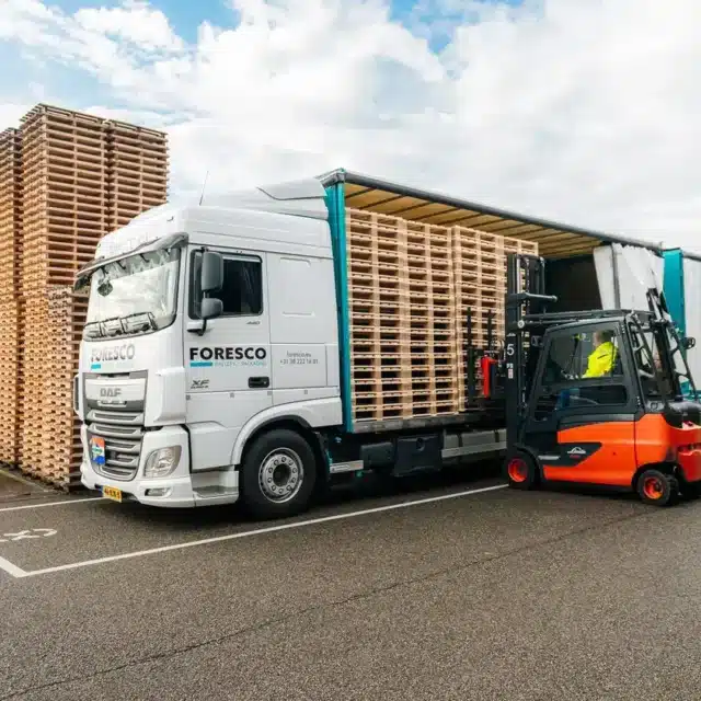 Foresco vrachtwagen met pallets