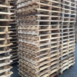 Balkpallet 90 x100 cm met vleugel gebruikt