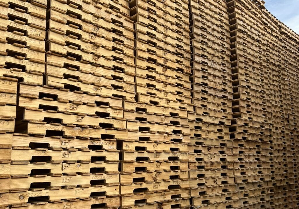 WEB-STAB-045 - 122x107cm balkpallet met vleugel HT behandeld, gebruikt (3)