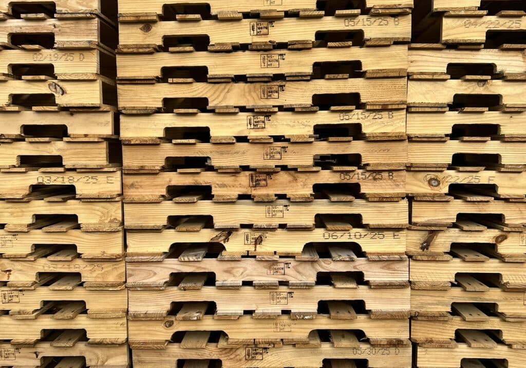 WEB-STAB-045 - 122x107cm balkpallet met vleugel HT behandeld, gebruikt (3)